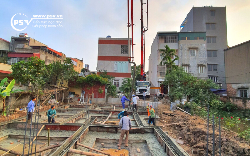 Tiến hành đổ bê tông móng căn biệt thự 1 tầng tại Tứ Kỳ, Hải Dương
