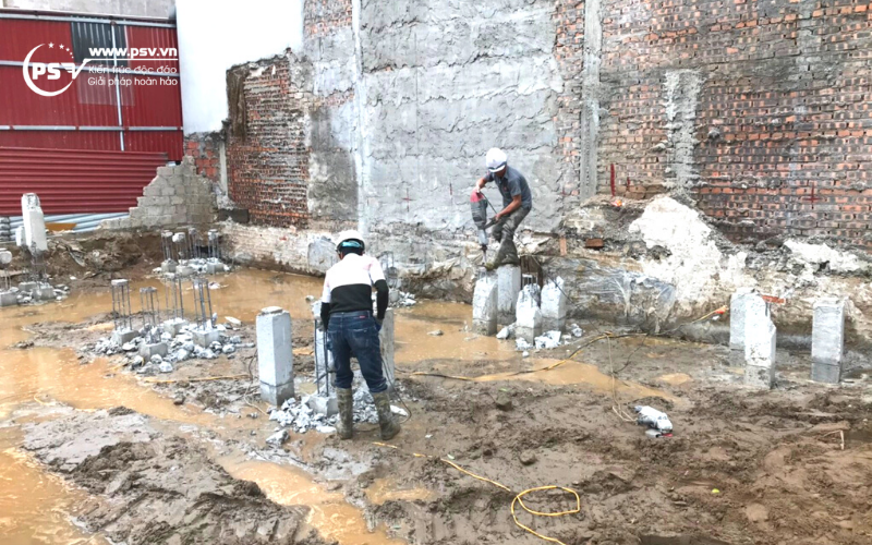 PSV thực hiện phá đầu cọc bê tông móng