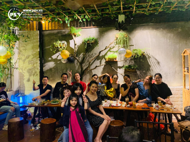 Khách hàng yêu thích không gian quán cafe Lagom