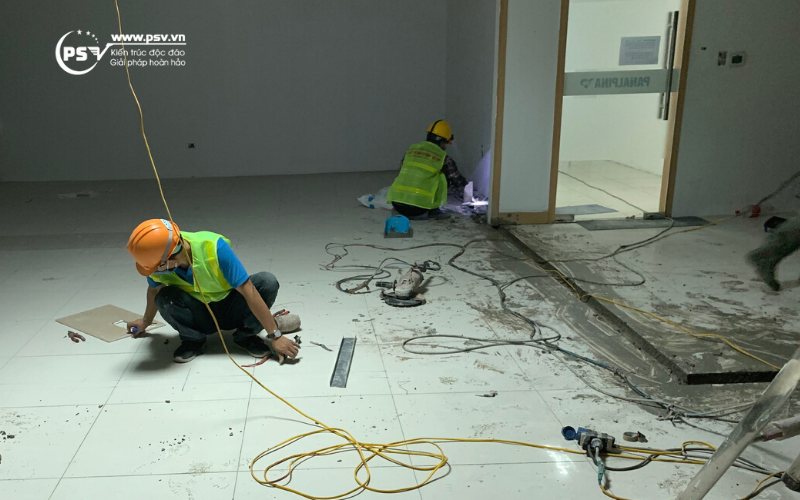 PSV miệt mài thực hiện công trình xây dựng và thiết kế - thi công nội thất văn phòng BeeVn