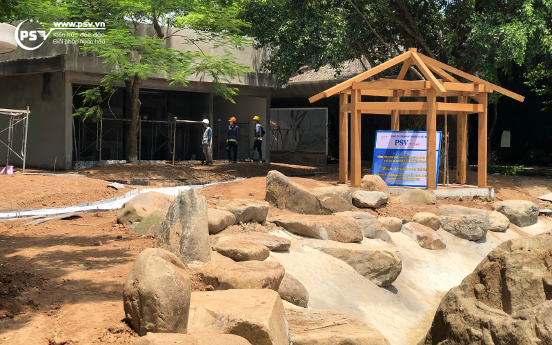Xây dựng nhà mái bên hồ cá Koi tại Ecopark