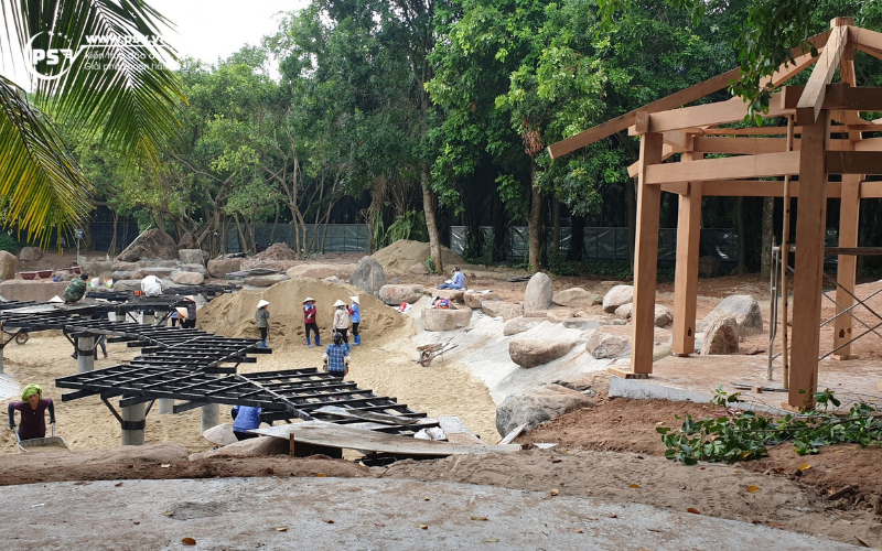 Đội ngũ công nhân tại PSV đang miệt mài thi công khu cảnh quan tại Ecopark
